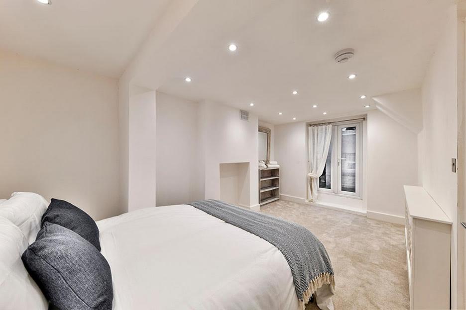 2BR Notting Hill with patio - image 6