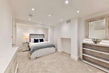 2BR Notting Hill with patio - image 7