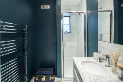 Superb Retreat Central Next Tube - image 24