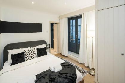 Superb Retreat Central Next Tube - image 26