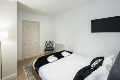 Superb Retreat Central Next Tube - image 27