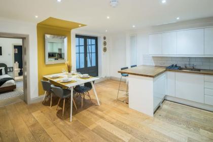 Superb Retreat Central Next Tube - image 30