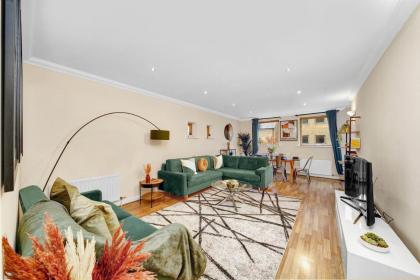 2 Bedroom Riverside Apartment near Canary Wharf! - image 18