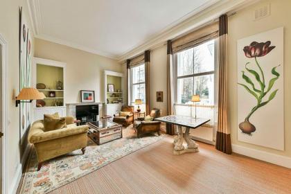 2BR high ceilings Chelsea apartment - image 3