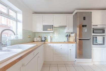 Spacious 3BD Flat - 14 Mins to Buckingham Palace!