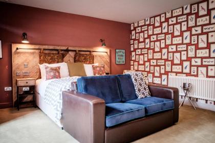 The Queen's Head - image 22