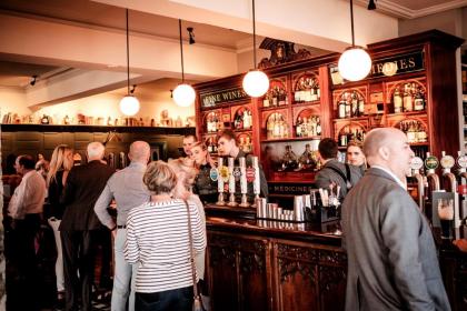 The Queen's Head - image 8
