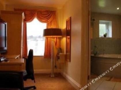 Avis Hotel