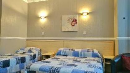 Avis Hotel - image 13