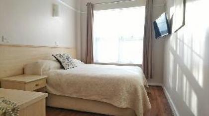 Avis Hotel - image 15