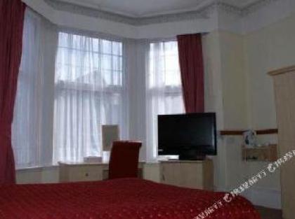 Avis Hotel - image 2