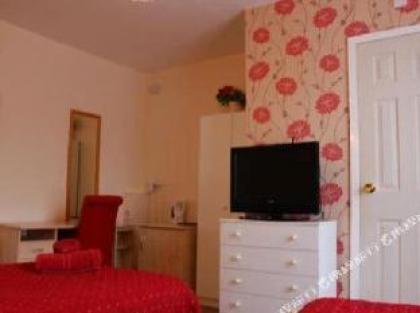 Avis Hotel - image 4