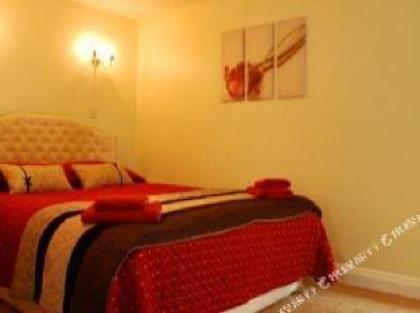 Avis Hotel - image 8