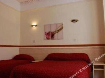 Avis Hotel - image 9