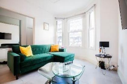 Surbiton Luxury Garden House 19A