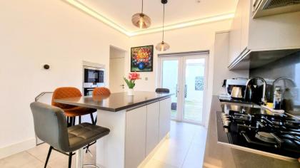 Surbiton Luxury Garden House 19A - image 13
