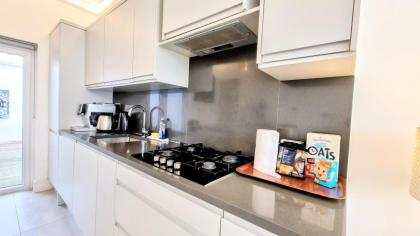 Surbiton Luxury Garden House 19A - image 15