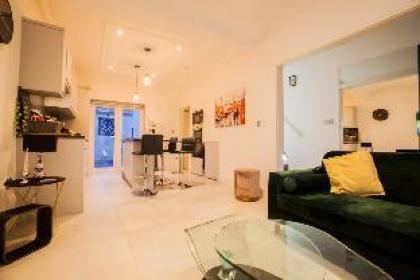 Surbiton Luxury Garden House 19A - image 2