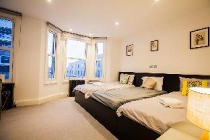 Surbiton Luxury Garden House 19A - image 3