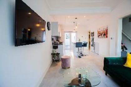 Surbiton Luxury Garden House 19A - image 4