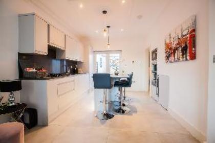 Surbiton Luxury Garden House 19A - image 5
