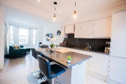 Surbiton Luxury Garden House 19A - image 8