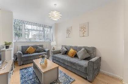Colham Avenue - image 13