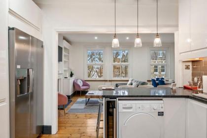 Stylish Apartment in Fulham Zone 2 with private Roof Terrace - image 11