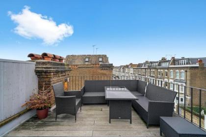 Stylish Apartment in Fulham Zone 2 with private Roof Terrace - image 14