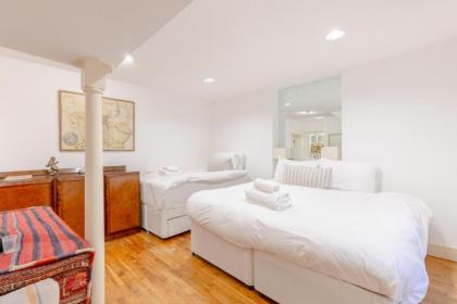 Enchanting 1BD Flat with Garden Knightsbridge! - image 10