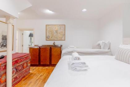 Enchanting 1BD Flat with Garden Knightsbridge! - image 11
