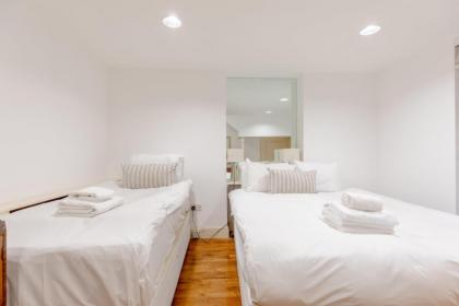 Enchanting 1BD Flat with Garden Knightsbridge! - image 12