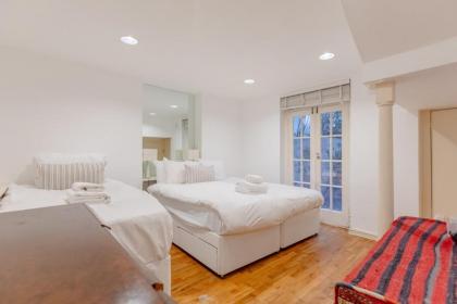 Enchanting 1BD Flat with Garden Knightsbridge! - image 13