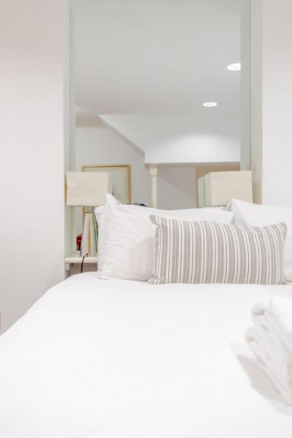Enchanting 1BD Flat with Garden Knightsbridge! - image 15
