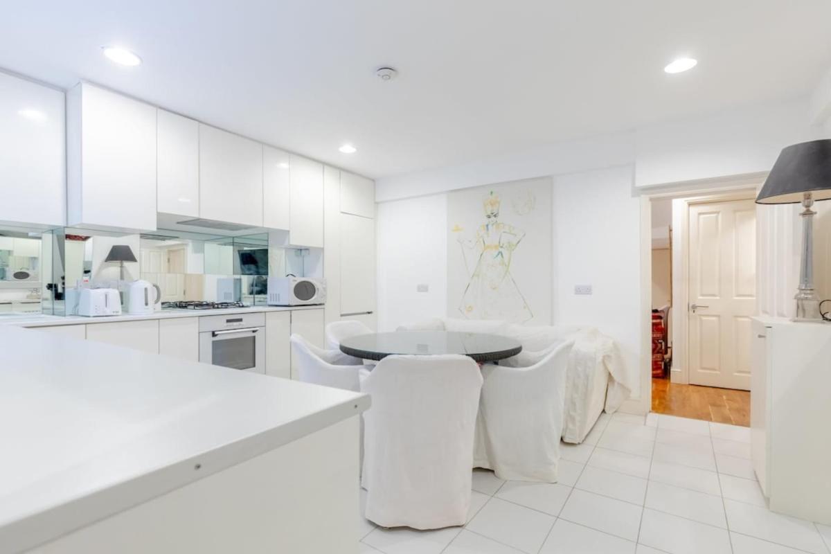 Enchanting 1BD Flat with Garden Knightsbridge! - image 5