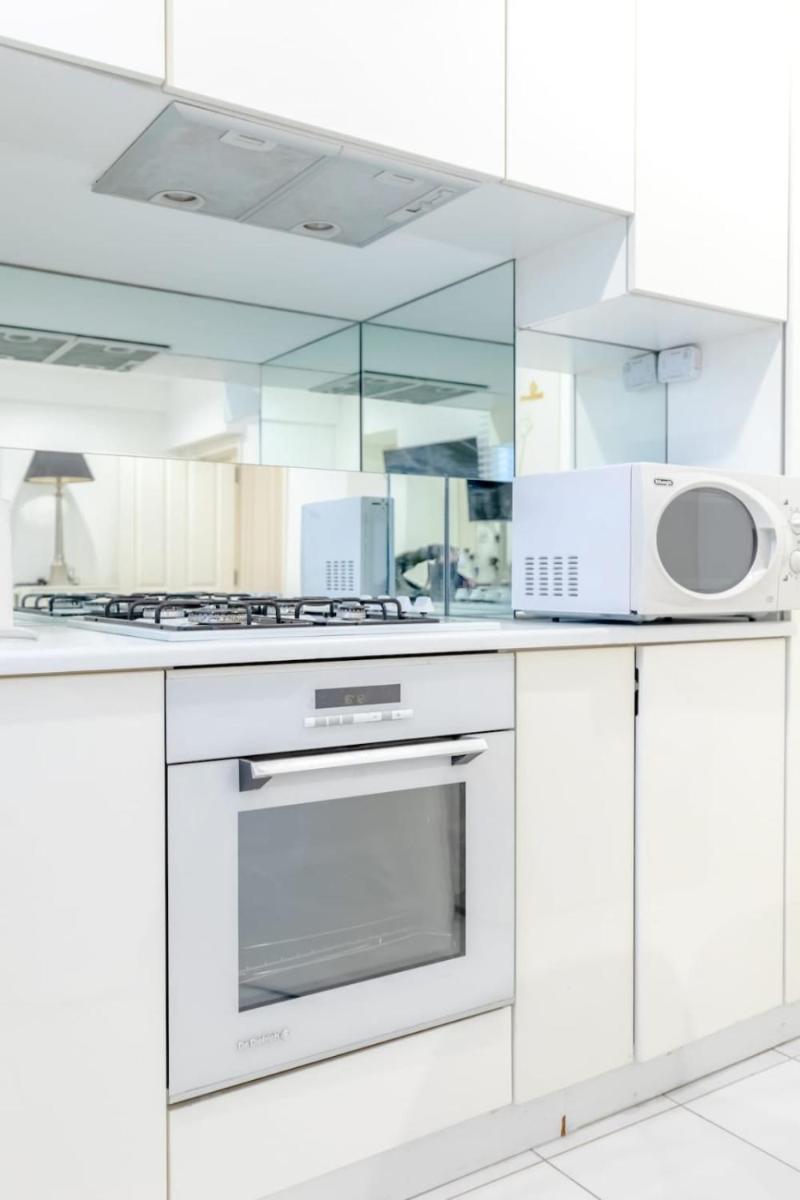 Enchanting 1BD Flat with Garden Knightsbridge! - image 6