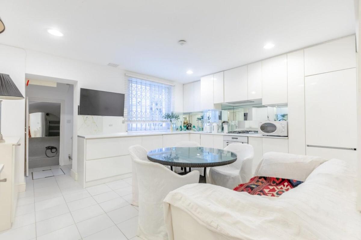 Enchanting 1BD Flat with Garden Knightsbridge! - image 7