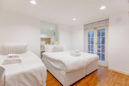 Enchanting 1BD Flat with Garden Knightsbridge! - image 9