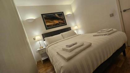 Luxury Apartment in Canary Wharf - image 9