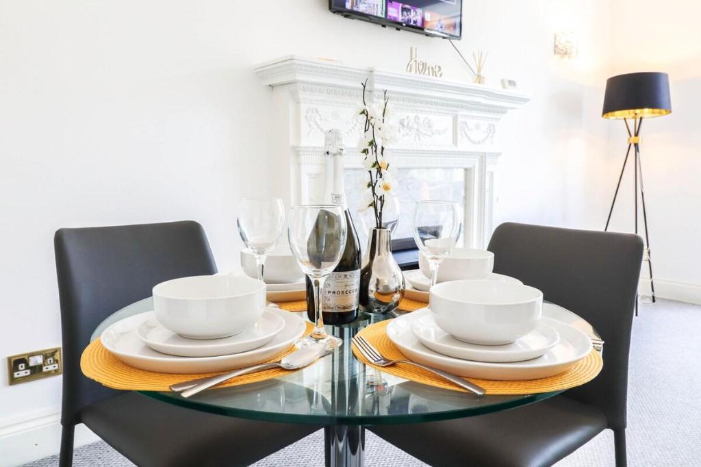 Pearl Paddington - Lovely 2 bed apartment - image 4