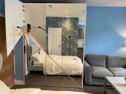 Restful Abodes Fulham - image 25