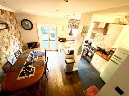 Shepherds Bush Holiday home - image 17