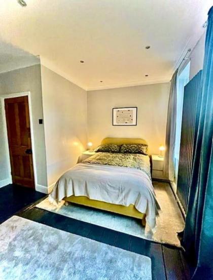 Shepherds Bush Holiday home - image 18