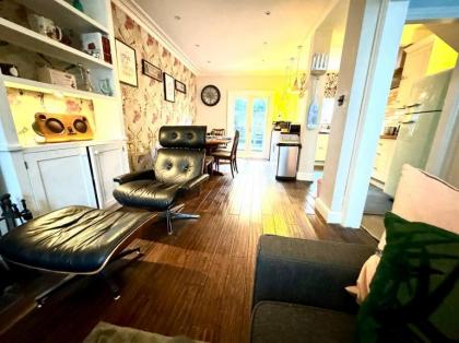 Shepherds Bush Holiday home - image 3