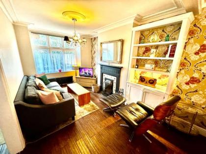 Shepherds Bush Holiday home - image 4