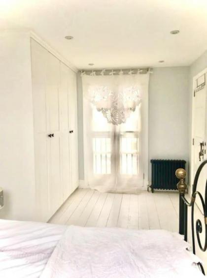 Shepherds Bush Holiday home - image 8
