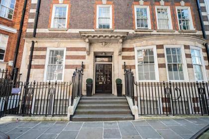 A small studio in Kensington Central London - image 11