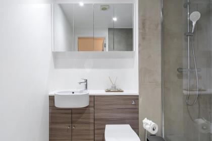St Pancras Residence 1 BR Flat Sleeps 4 - image 10