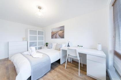 St Pancras Residence 1 BR Flat Sleeps 4 - image 14