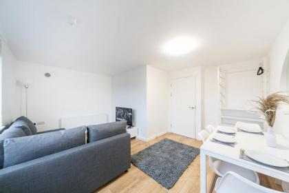 St Pancras Residence 1 BR Flat Sleeps 4 - image 19